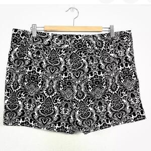 Ann Taylor Signature Shorts Size 10 Black White Damask Pattern 4.5" Inseam